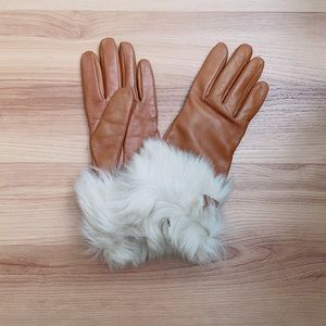 NWT UGG
Valentina Swarovski Black Leather Smart Glove